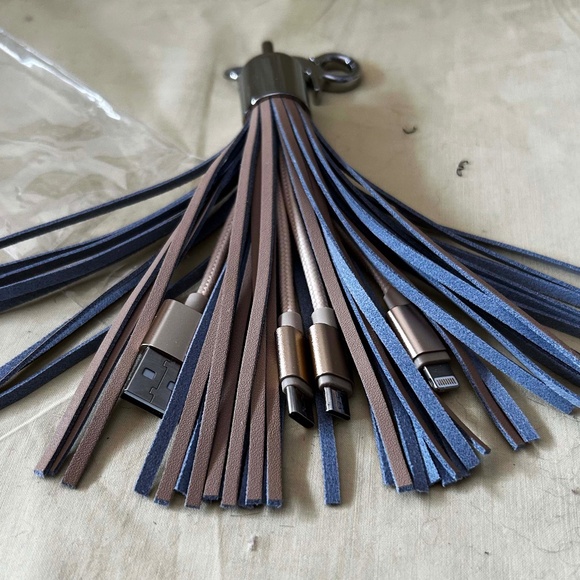 TASSLE, HAS 4 SHORT COMPUTER CABLES WITH DIFFERENT CONNECTION ENDS FOR CHARGING, - Picture 1 of 9